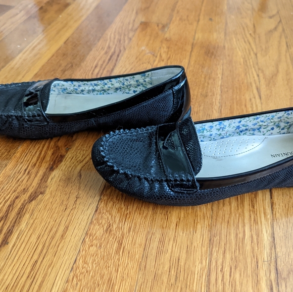 REDUCED TO SELL! White Mountain reptile textured penny loafers 8.5m - Picture 3 of 7